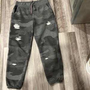 Camo ripped jogger